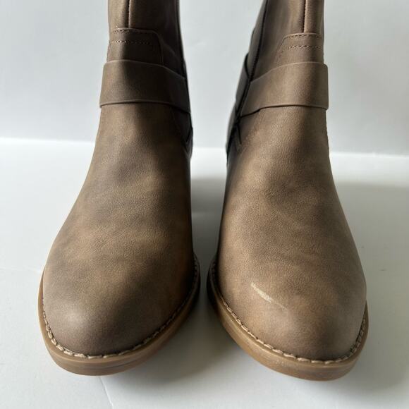 DV by Dolce Vita Women's Daring Ankle Harness Heeled Bootie Boots Taupe 7.5 New - Picture 5 of 8